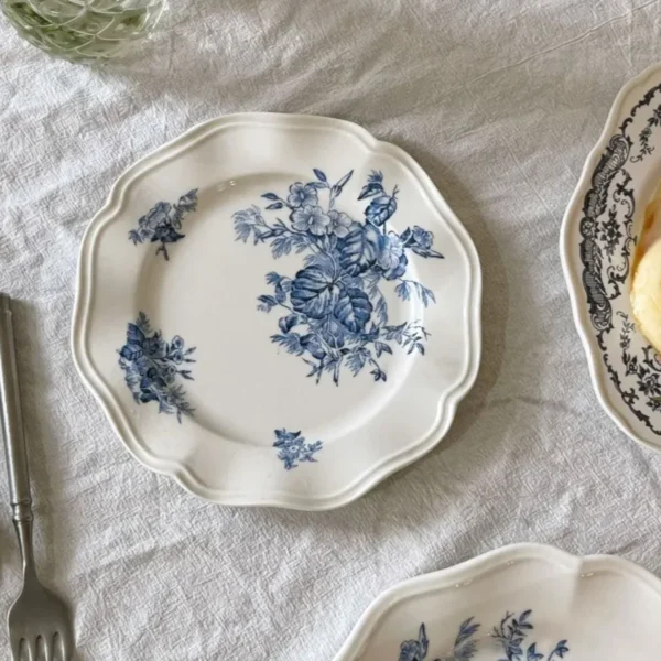 MYOUNG- 8'' Trumpet Creeper Flower Printed Blue and White Porcelain Ceramic Dinner Plate Petal shaped Slide Plates Serving Table Dishes
