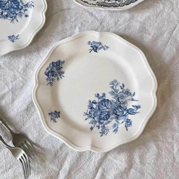 MYOUNG- 8'' Trumpet Creeper Flower Printed Blue and White Porcelain Ceramic Dinner Plate Petal shaped Slide Plates Serving Table Dishes - Image 3