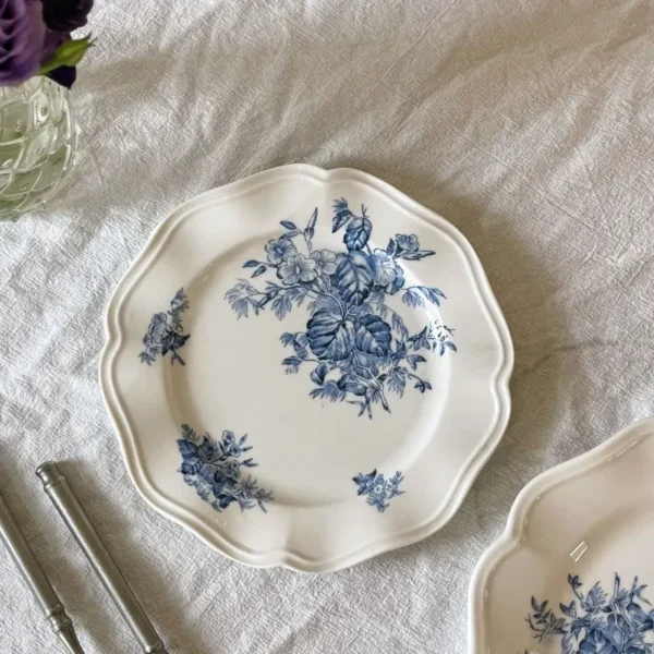 MYOUNG- 8'' Trumpet Creeper Flower Printed Blue and White Porcelain Ceramic Dinner Plate Petal shaped Slide Plates Serving Table Dishes - Image 4