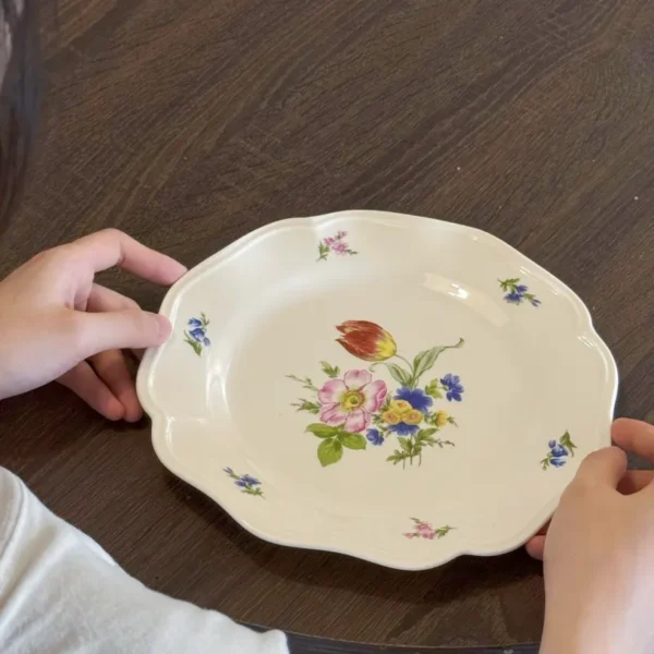 MYOUNG- 8'' 9''Tulip Flower Printed Porcelain Ceramic Dinner Plate Petal shaped Slide Plates Serving Table Dish - Image 4