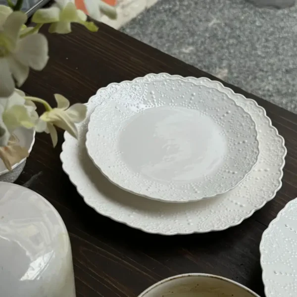 MYOUNG-Elegant Embossed Lace Rim White Ceramic Tableware for Wedding,Restaurant,Home,Table Charger Dinnerware Set In Bulk - Image 3
